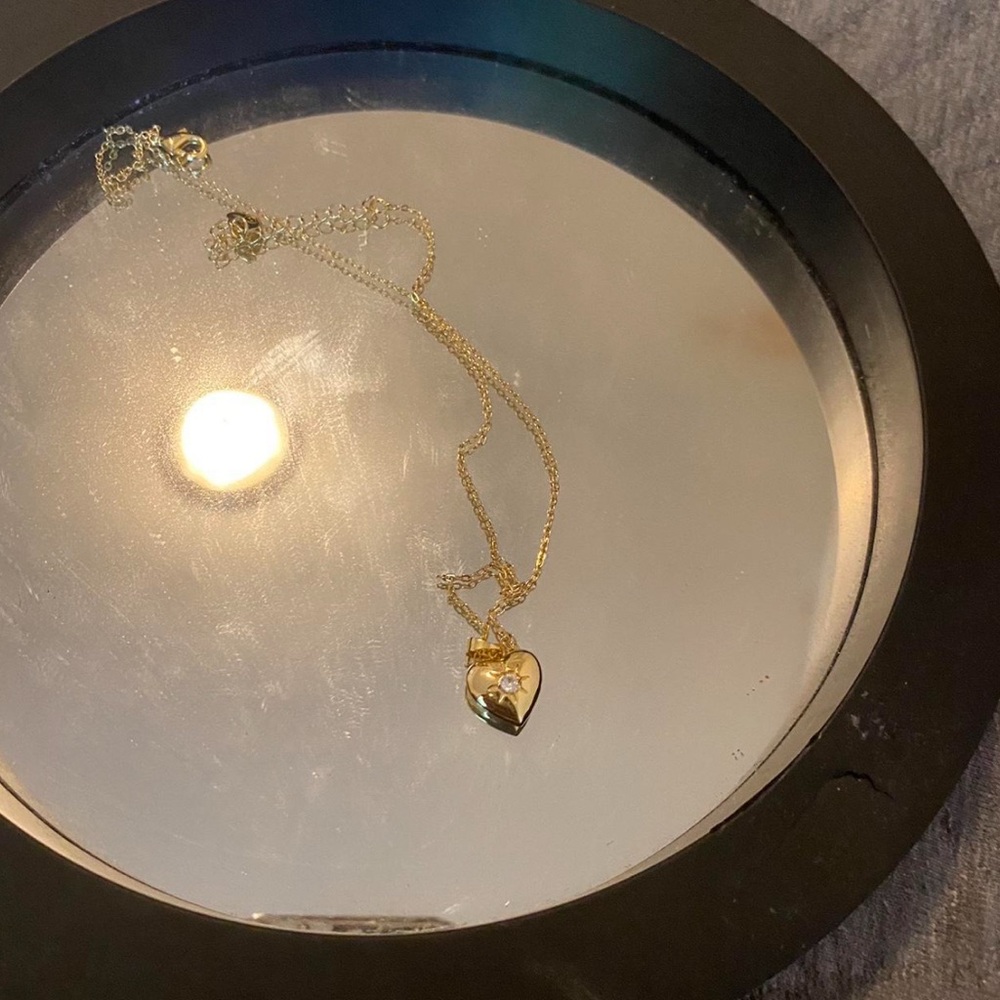 Minimalist Gold Necklace with Dainty Chain and Pendant